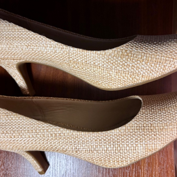 LifeStrude Kitten Heels - Picture 3 of 7